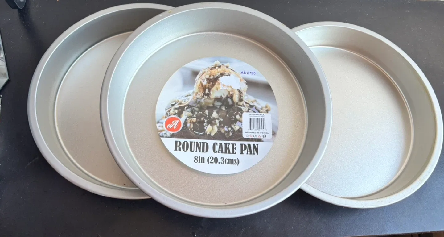 8” Round Cake Pans (Set of 3) image indicator(2)