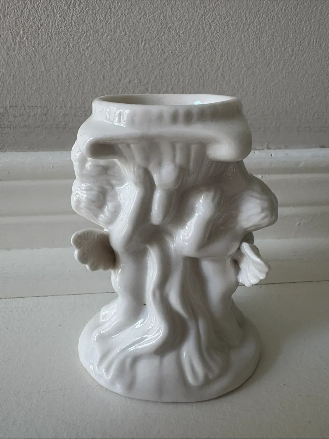 White Ceramic Cherub Candle Holder image indicator(3)