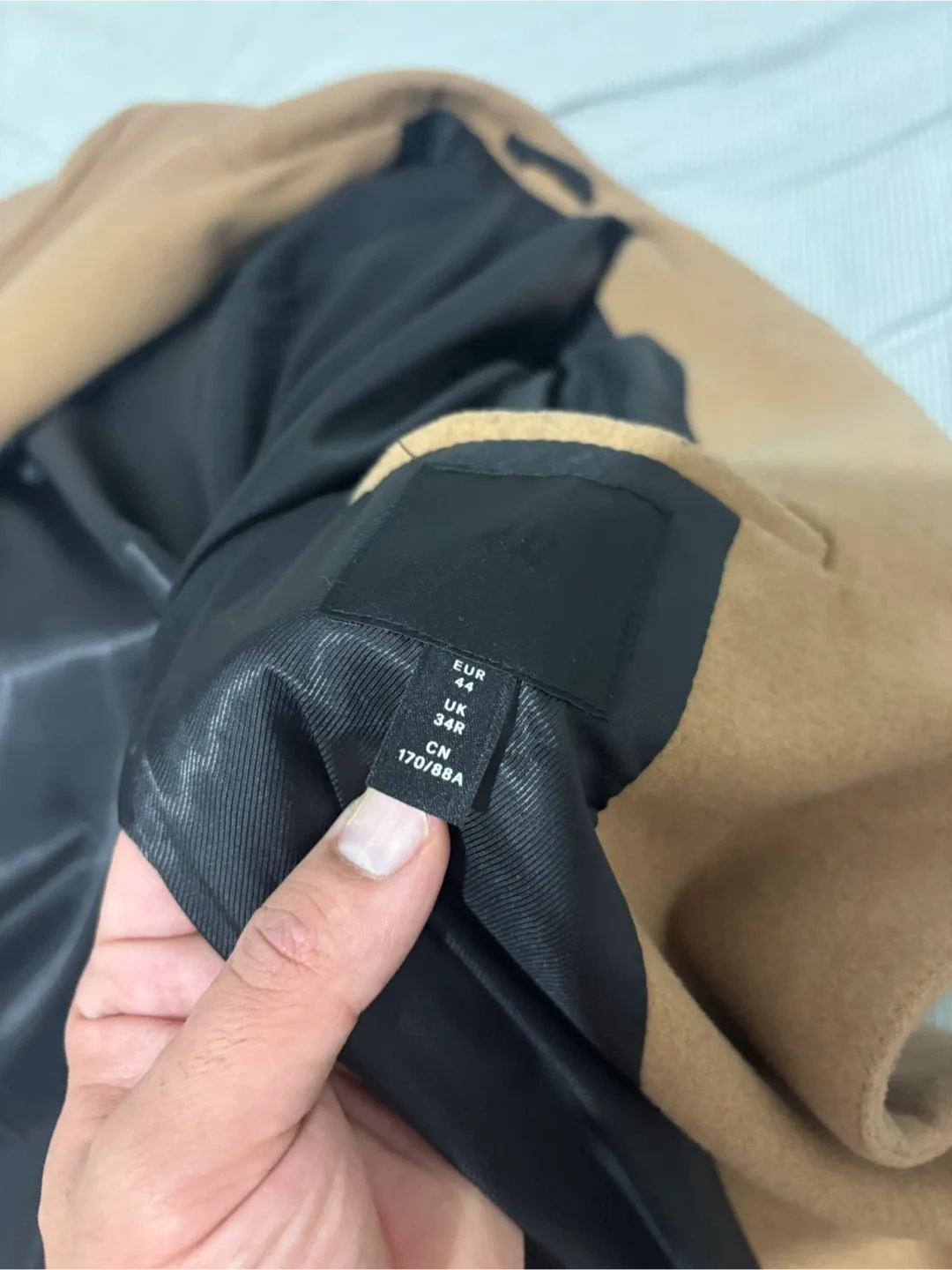 H&M Men’s Camel Overcoat – Size EUR 44 / UK 34R image indicator(3)