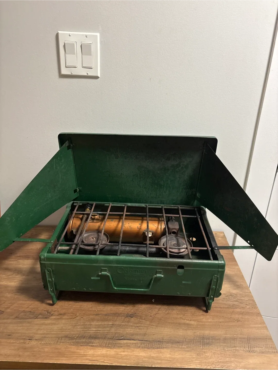 Vintage Coleman Model 425 Two Burner Camp Stove - Green image indicator(3)