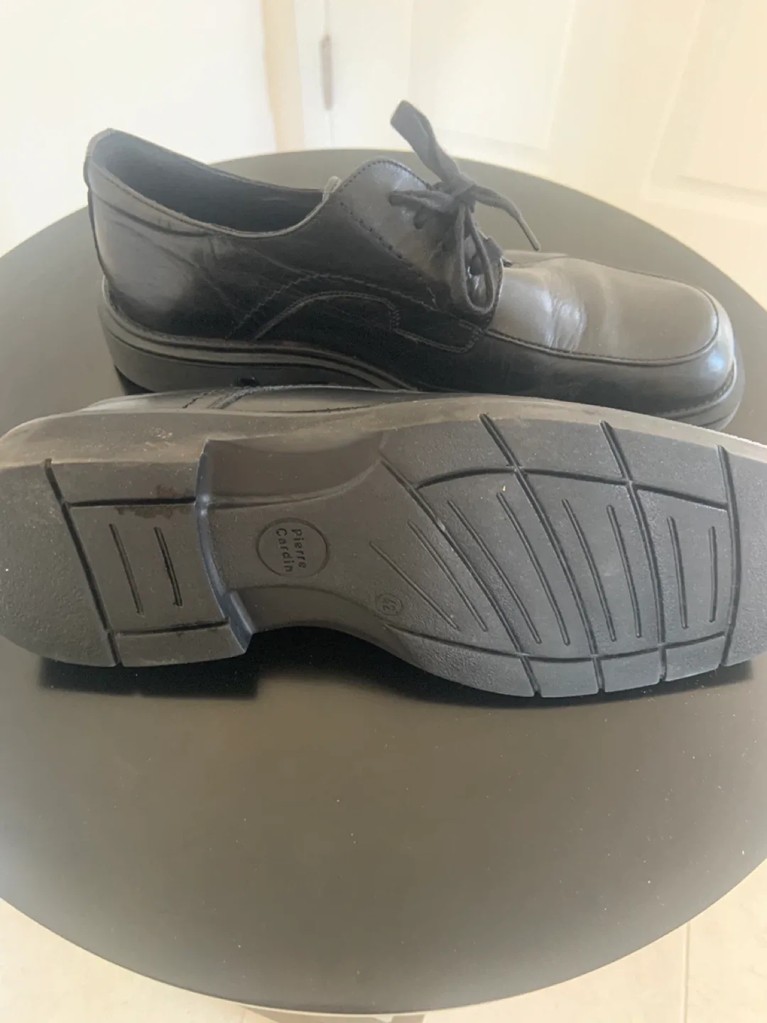 Pierre Cardin Black Leather Dress Shoes - Size 9 image indicator(3)