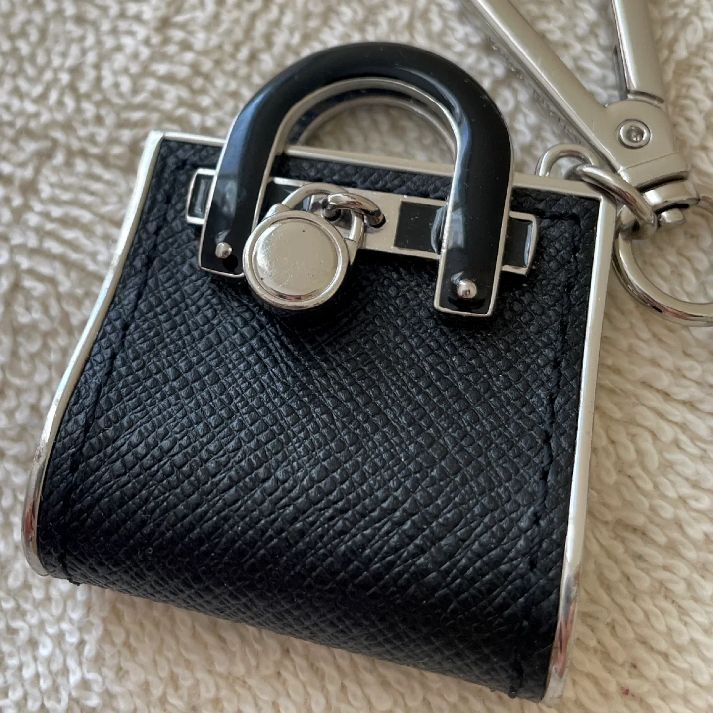 Michael Kors✨Black Mini Bag Keychain image indicator(4)