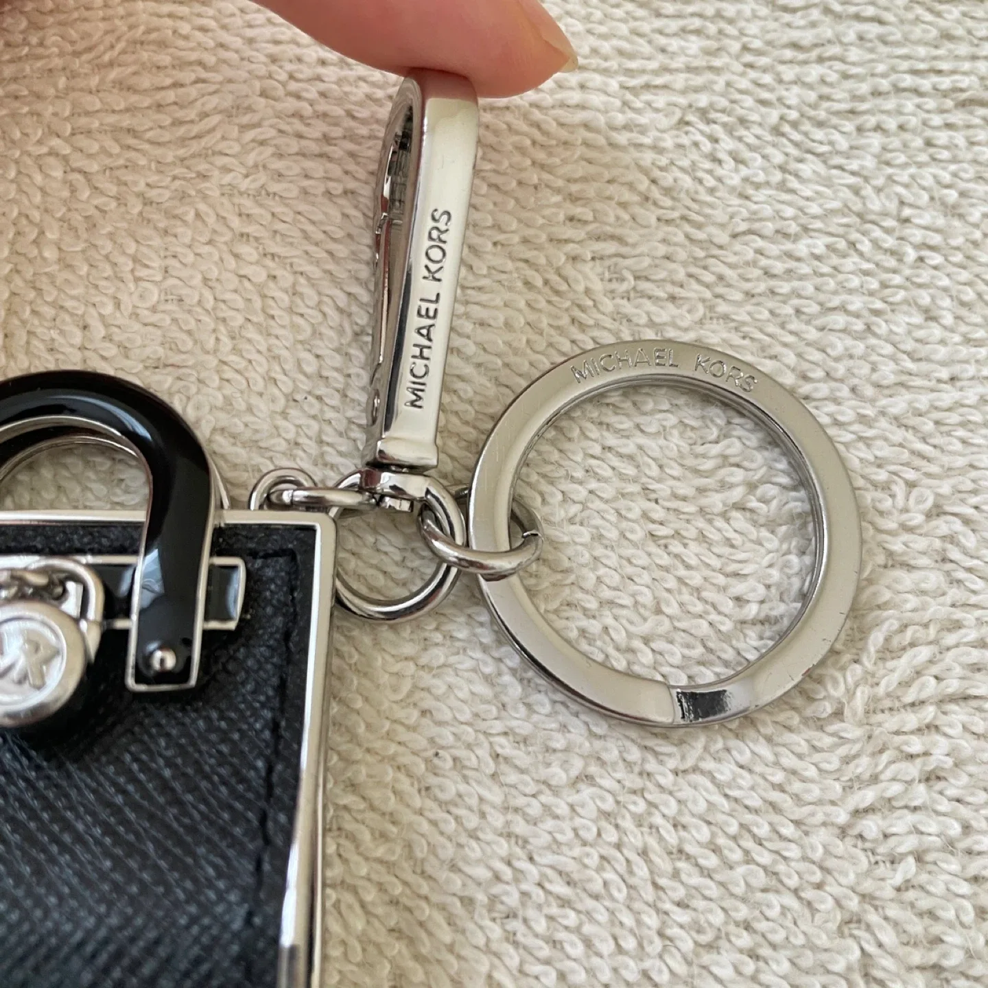 Michael Kors✨Black Mini Bag Keychain image indicator(6)