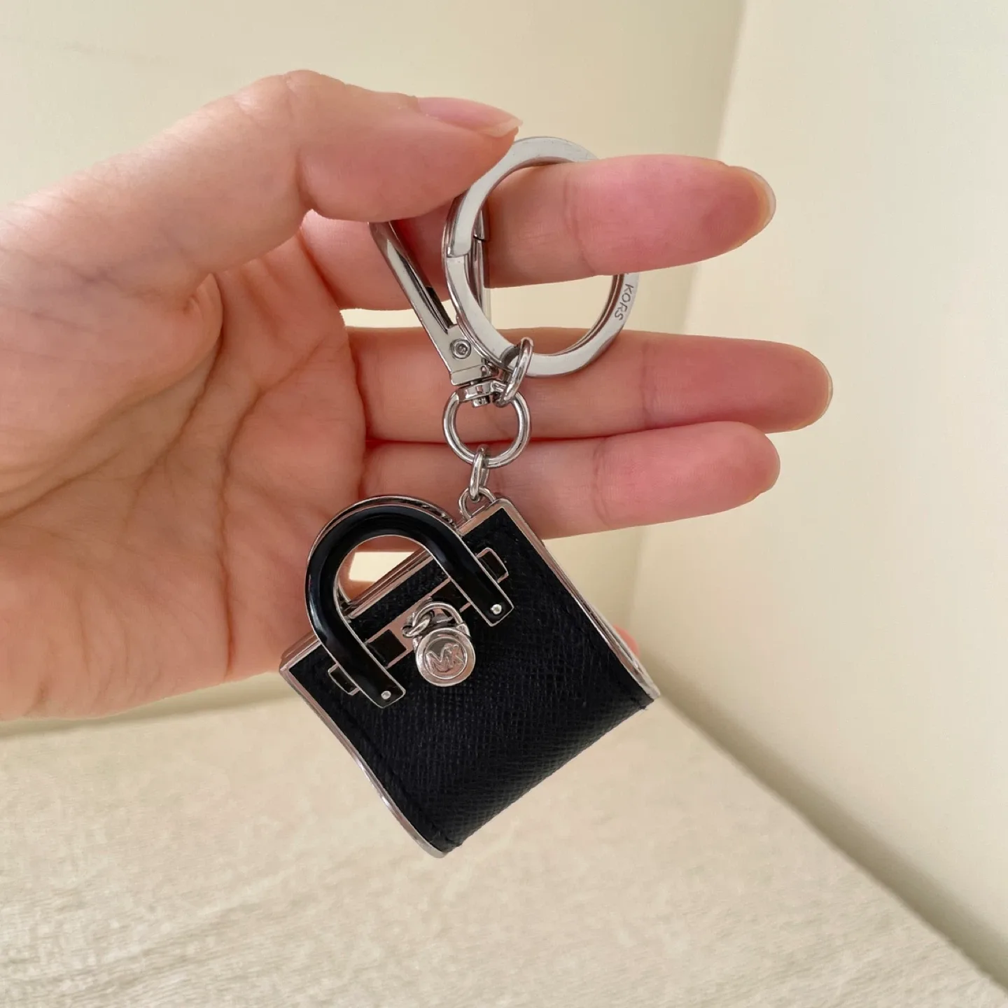 Michael Kors✨Black Mini Bag Keychain image indicator(10)