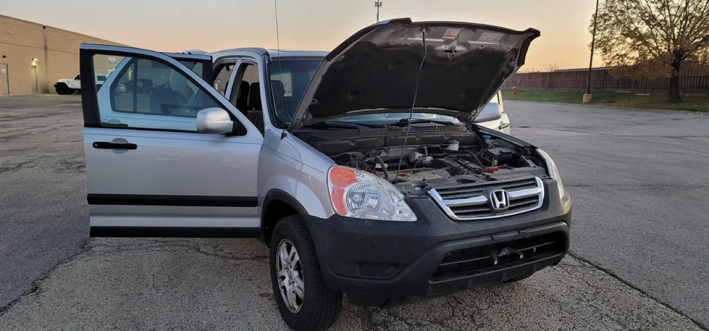 Silver Honda CR-V image indicator(3)