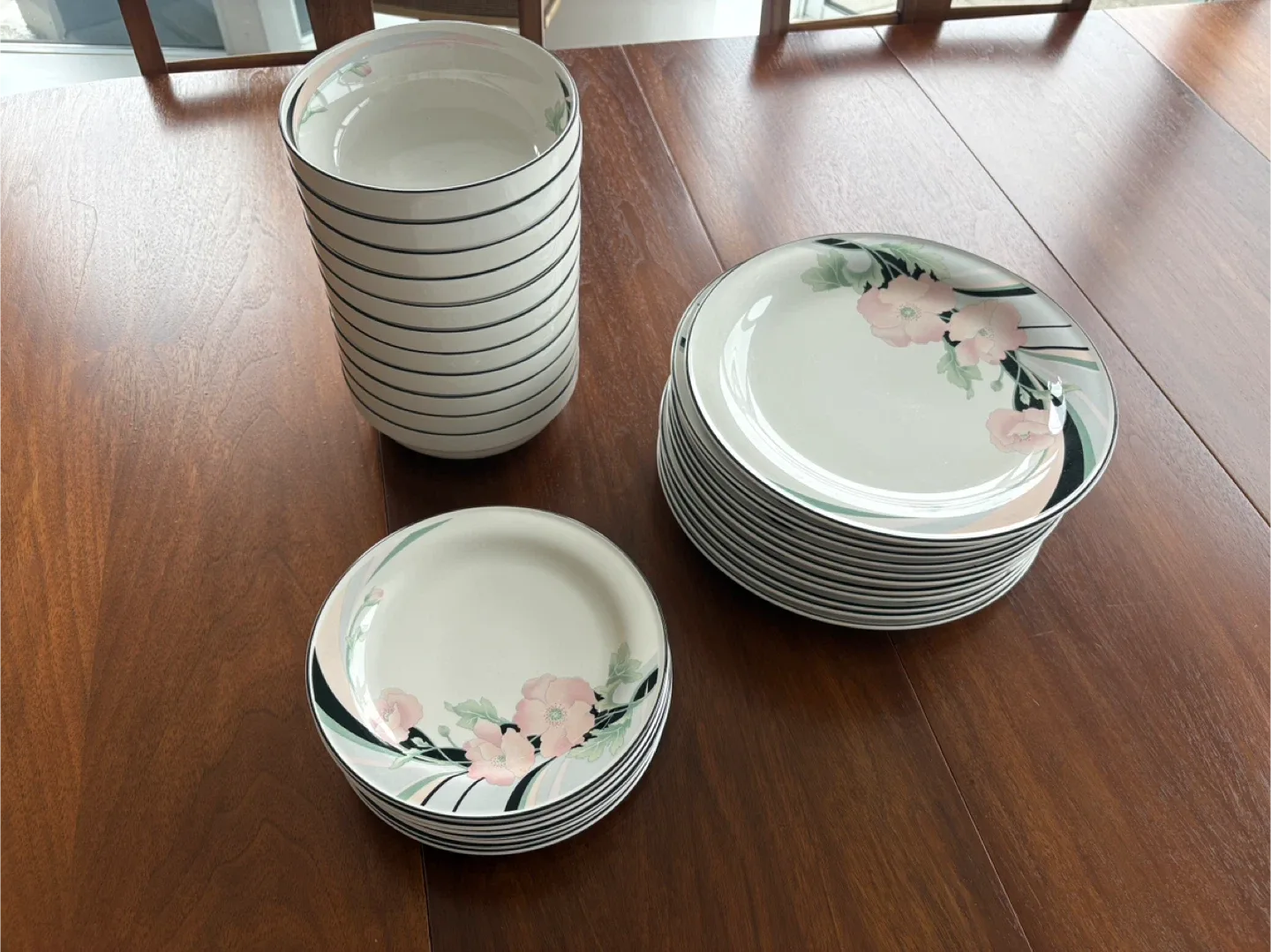 Sango Korean China ‘Jolie Pattern’ Dinnerware Set