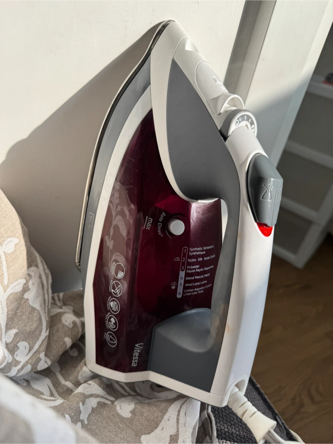 Black+Decker Vitessa Steam Iron - photo 3