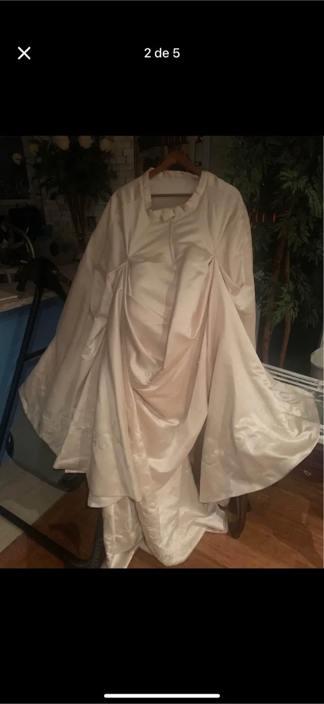 Maggie Sottero Haute Couture Wedding Dress image indicator(2)