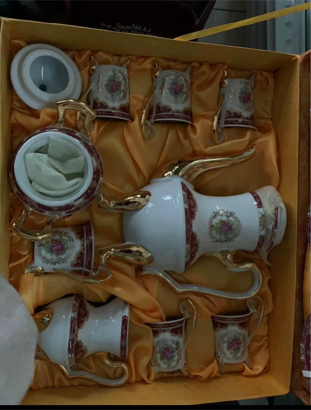 Vintage Porcelain Tea Set with Floral Design image indicator(2)