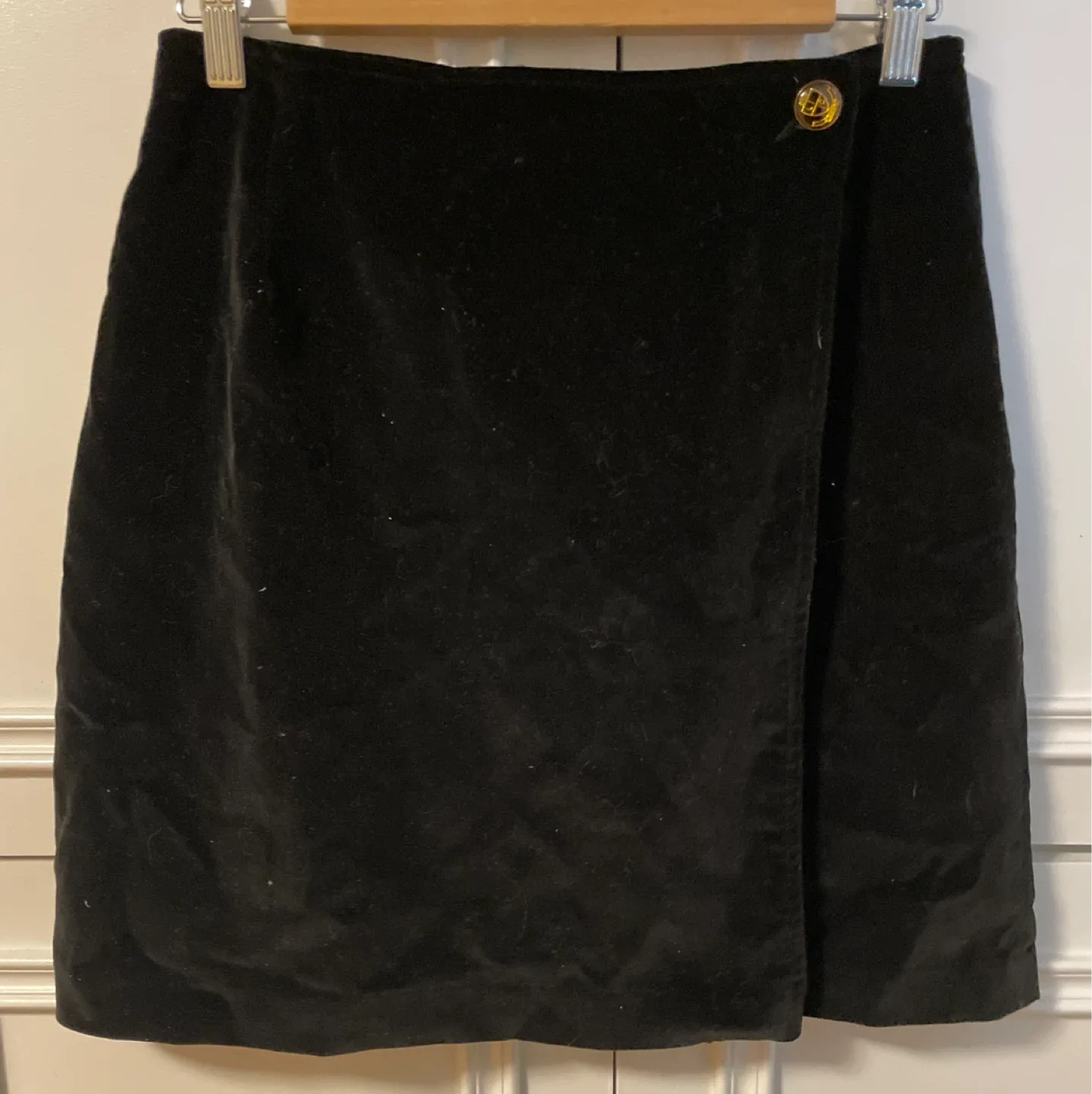 Liz Claiborne Black Velvet Mini Skirt - size 10