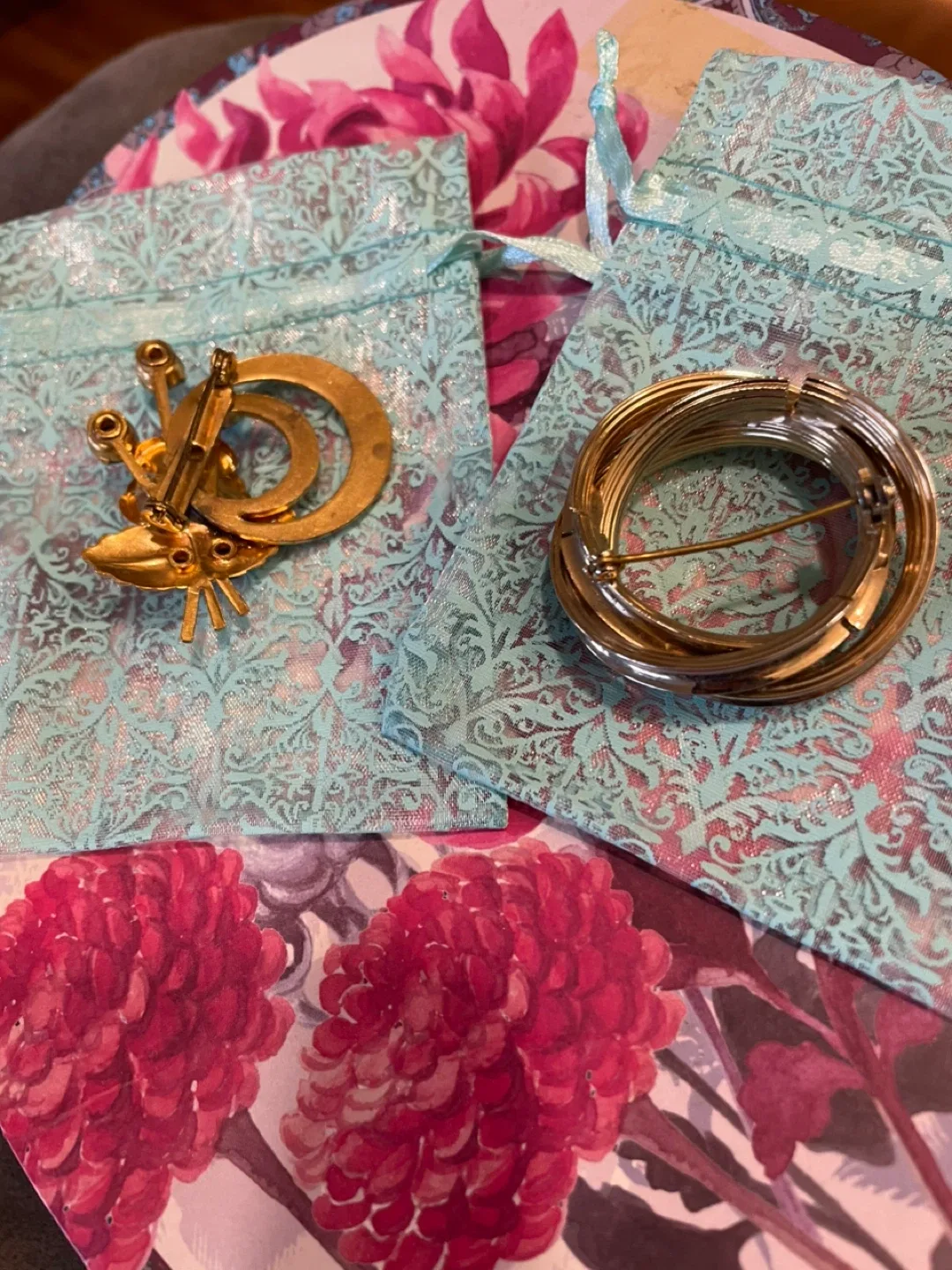 Vintage Gold Tone Brooches, Set of 2 image indicator(2)