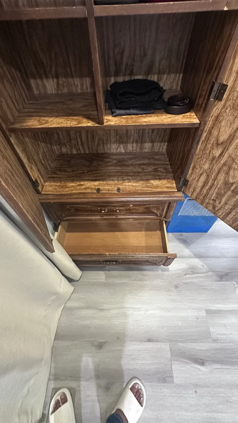 wooden cupboard image indicator(2)