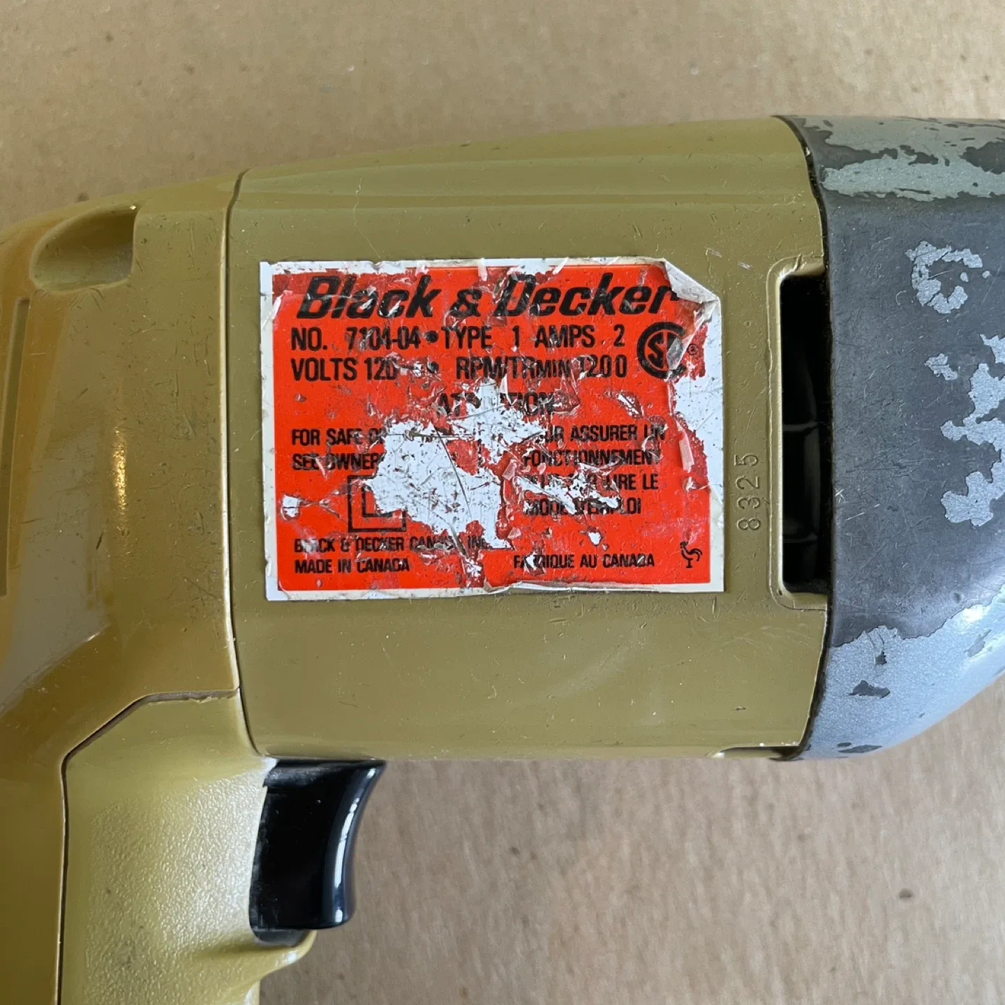 Black & Decker 10mm Corded Drill with Bit Set and Chuck Key image indicator(3)