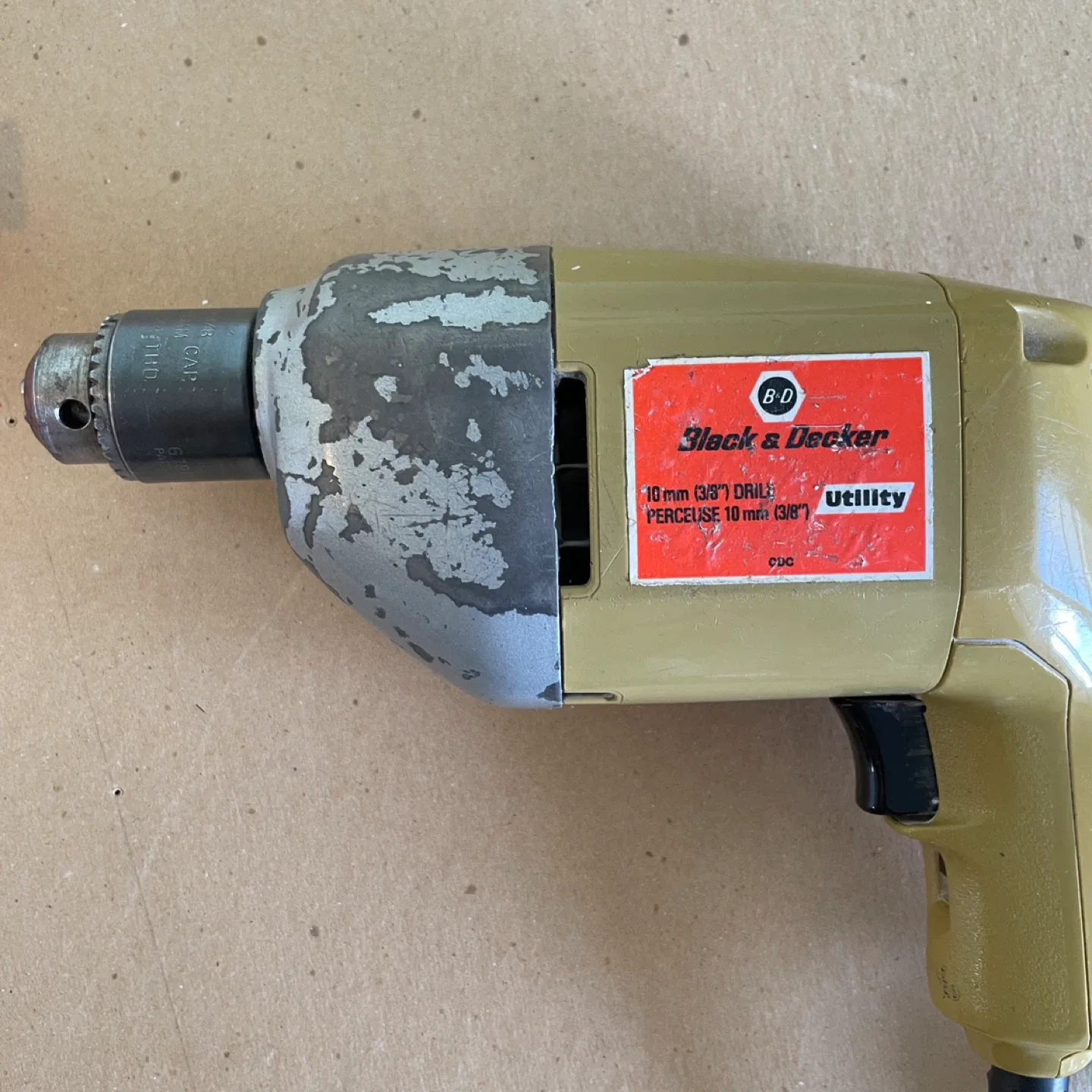 Black & Decker 10mm Corded Drill with Bit Set and Chuck Key image indicator(2)