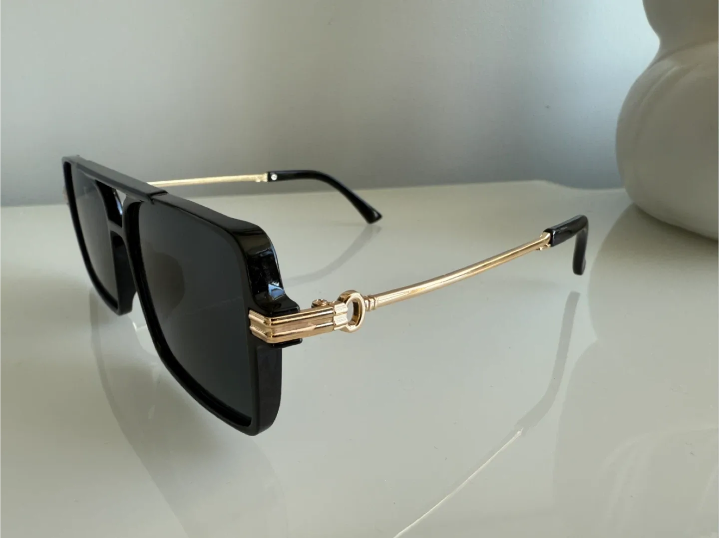 Black Sunglasses image indicator(2)