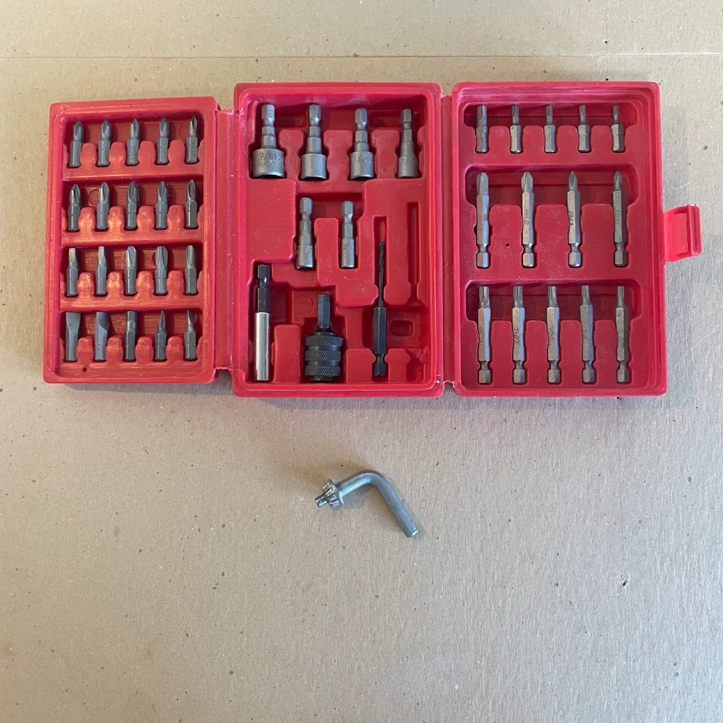 Black & Decker 10mm Corded Drill with Bit Set and Chuck Key image indicator(4)