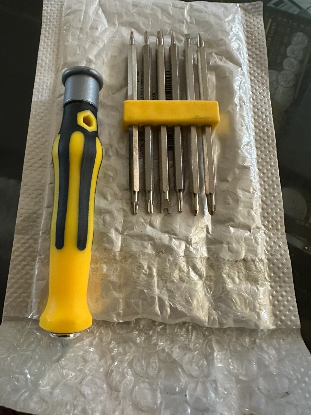 Interchangeable Magnetic Screwdriver Set image indicator(8)