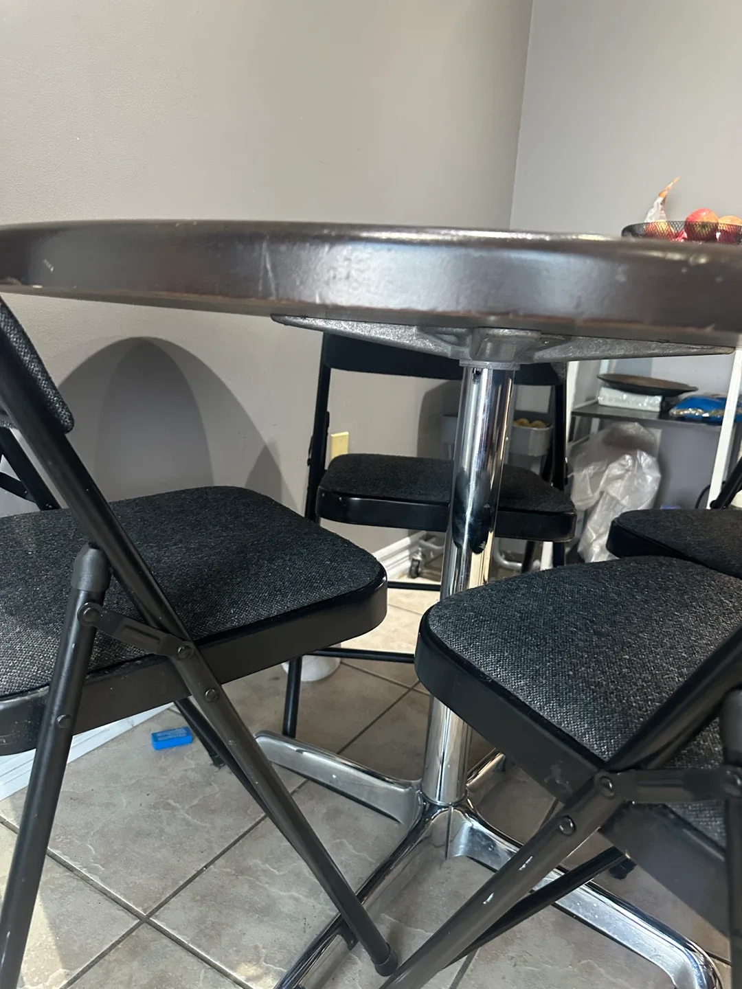 Round Dining Table with 4 Folding Chairs image indicator(2)