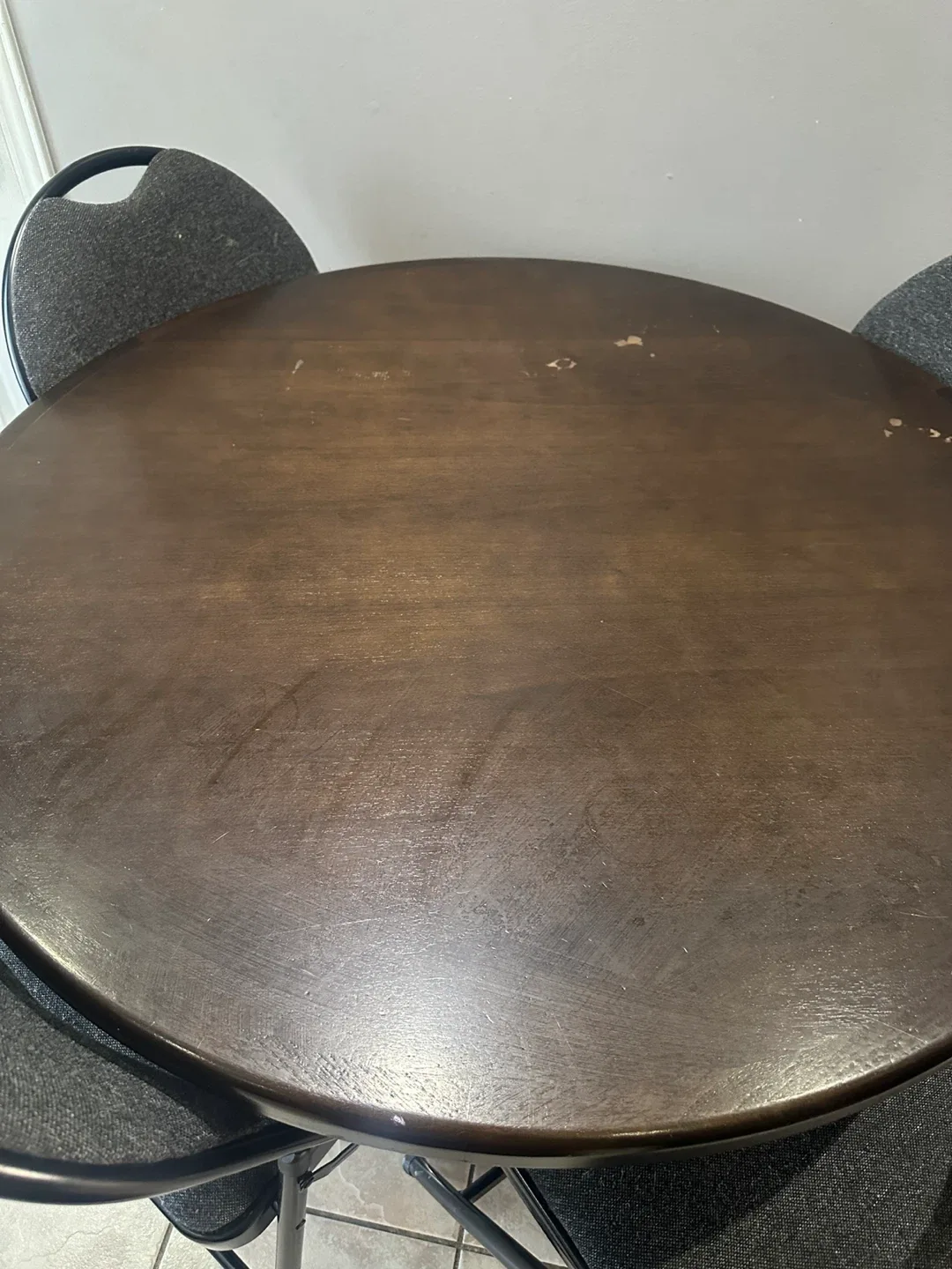 Round Dining Table with 4 Folding Chairs image indicator(3)