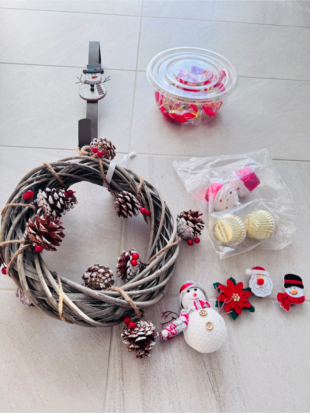Christmas Wreath and Decorations - photo 2