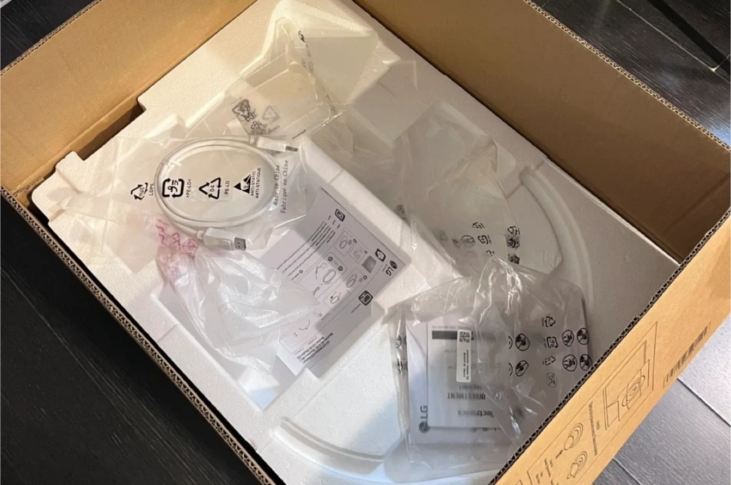 **priced for quick sale** LG 27UP550N 27" 4K UHD Monitor image indicator(4)