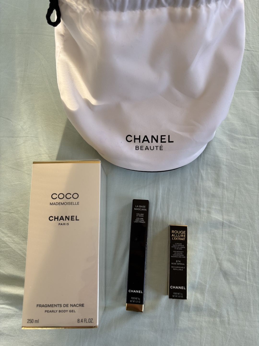 Chanel Coco Mademoiselle Body Gel & Makeup Set
