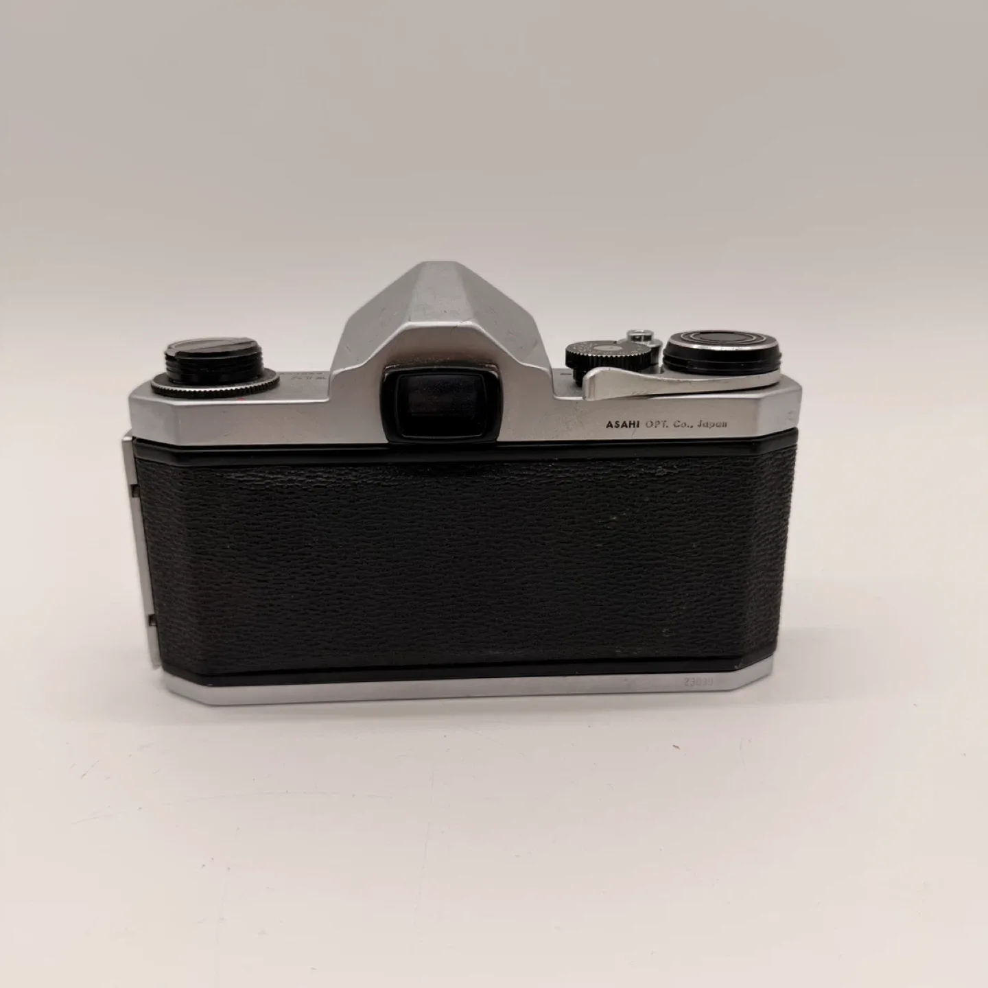 Asahi Pentax S1a Film Camera + Super-Takumar Lens (Vintage Set) image indicator(4)