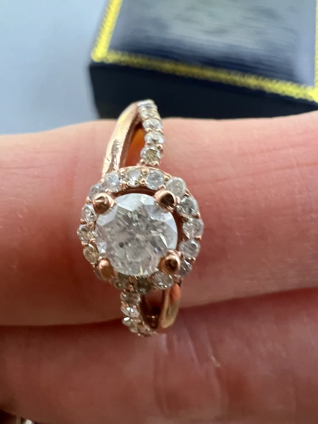 Brand New 10K Gold Diamond Ring image indicator(4)