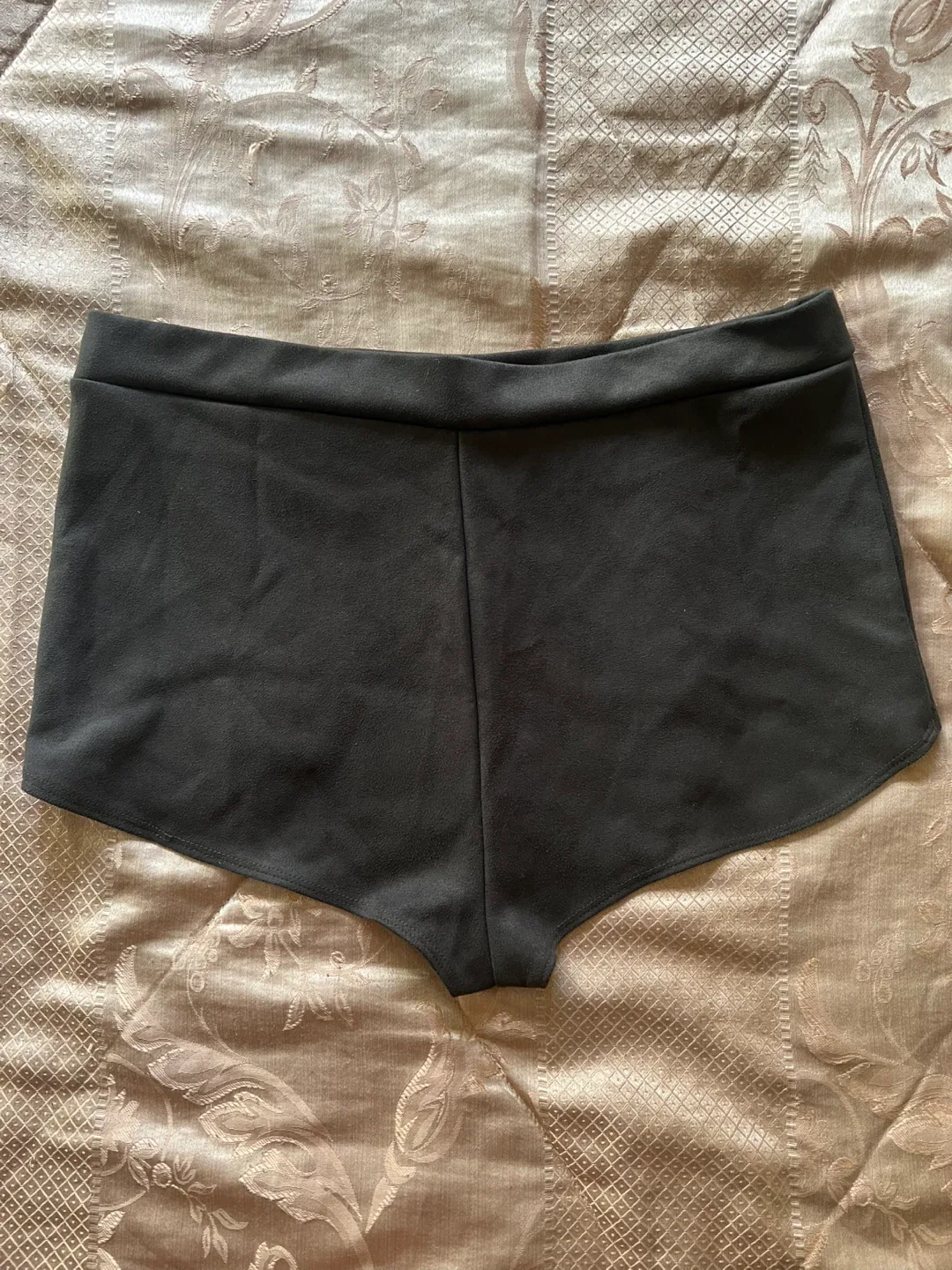 SIZE 1X Fashion Nova Shorts image indicator(2)