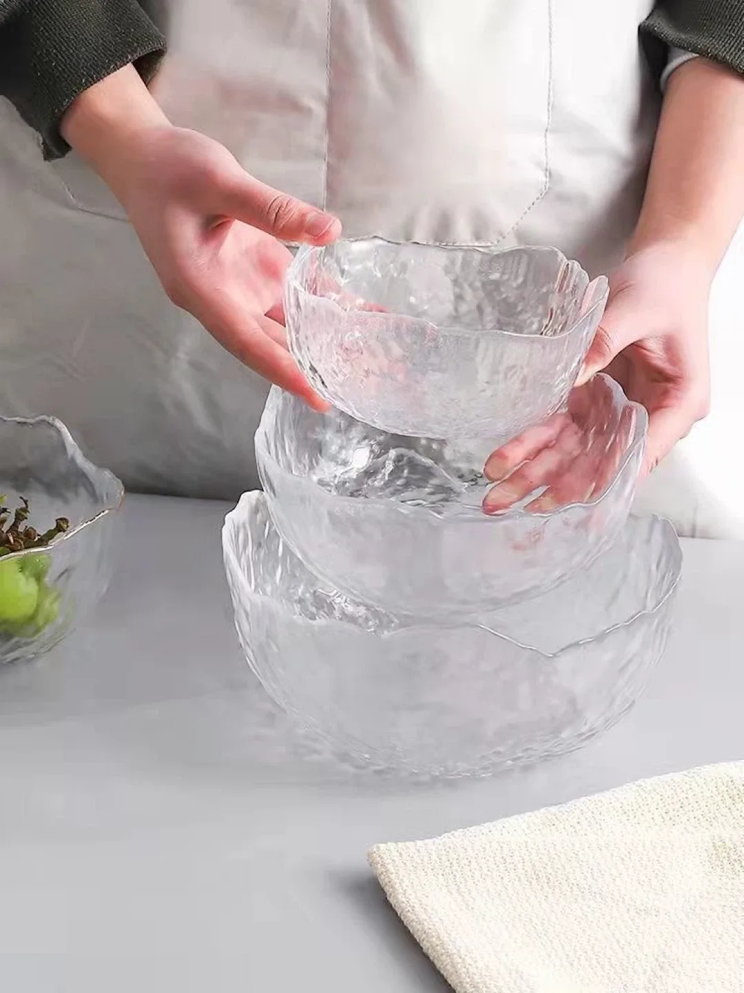 Textured Glass Bowl Set image indicator(4)