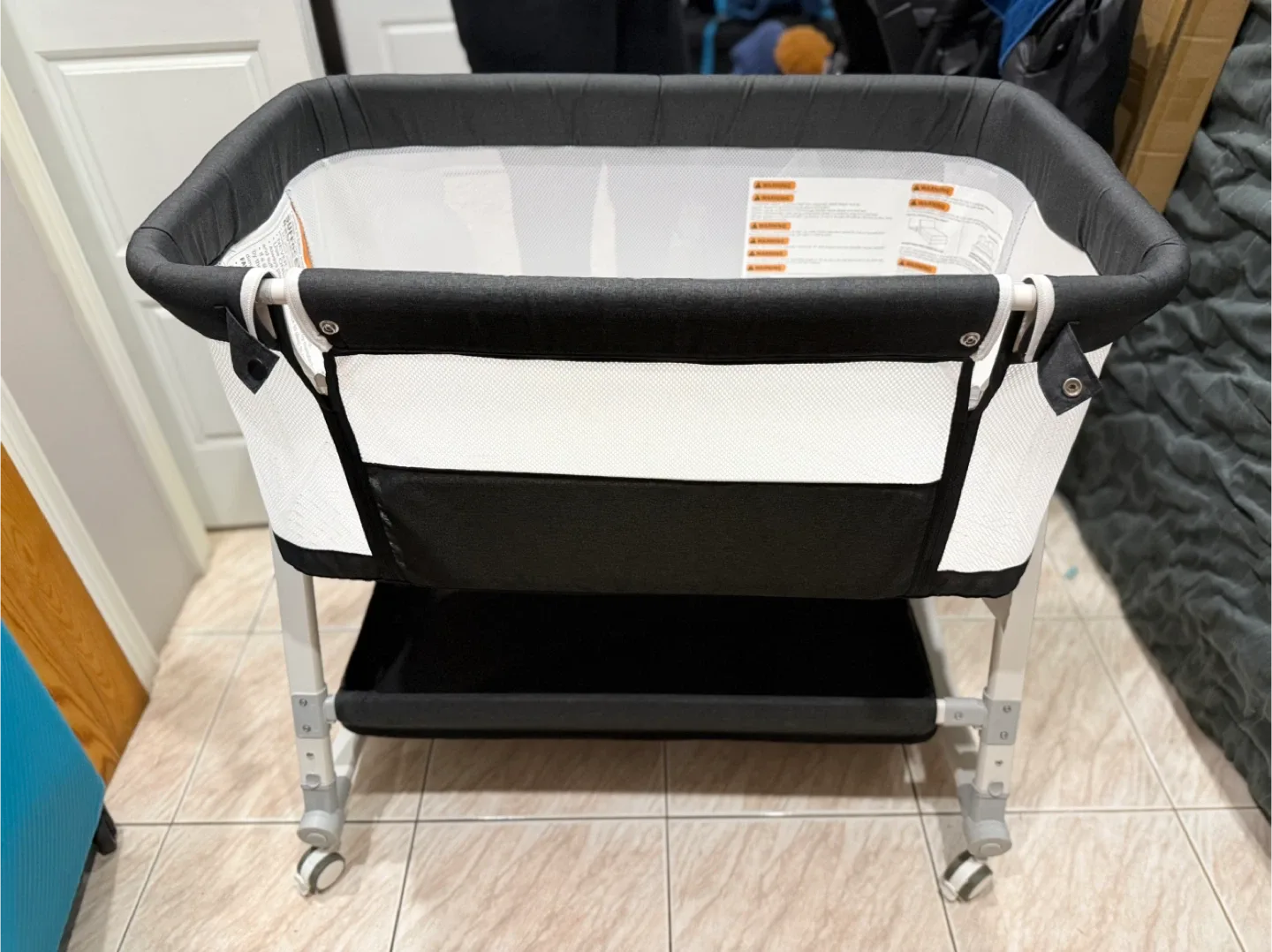 Baby Bassinet - Black & White image indicator(5)