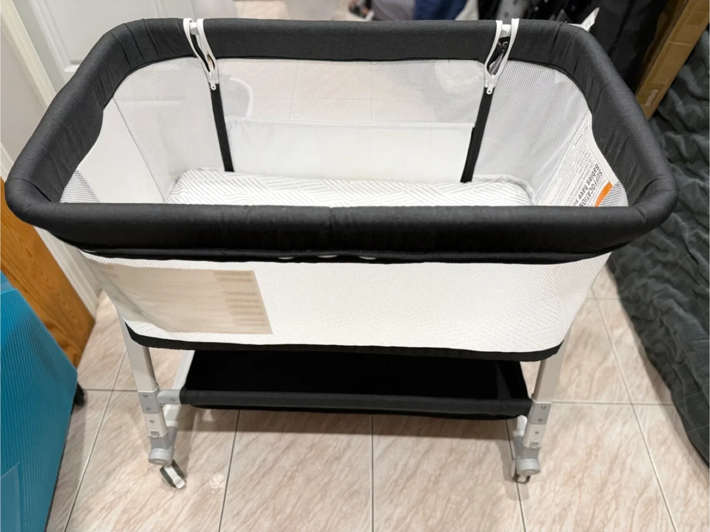 Baby Bassinet - Black & White image indicator(3)