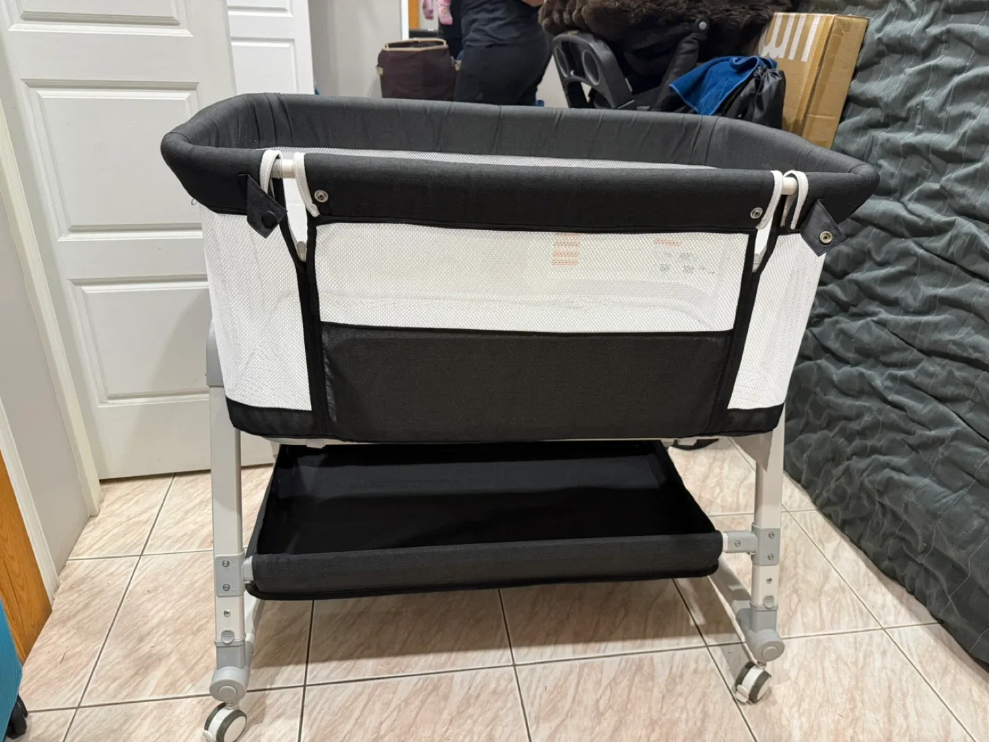 Baby Bassinet - Black & White