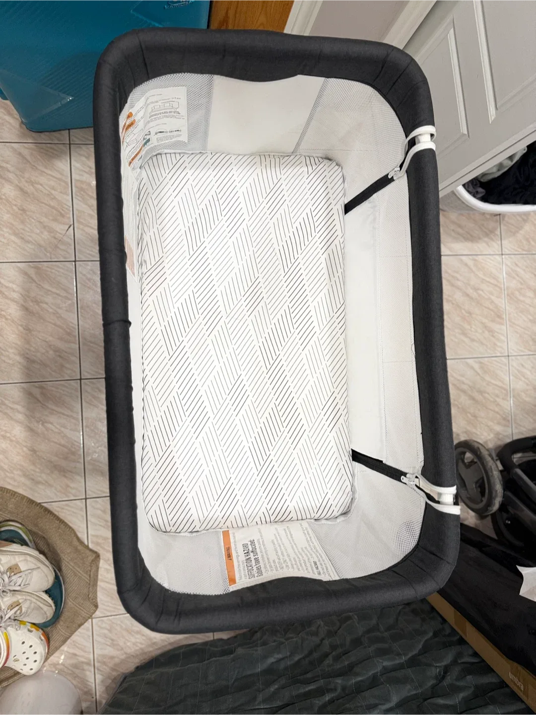 Baby Bassinet - Black & White image indicator(2)