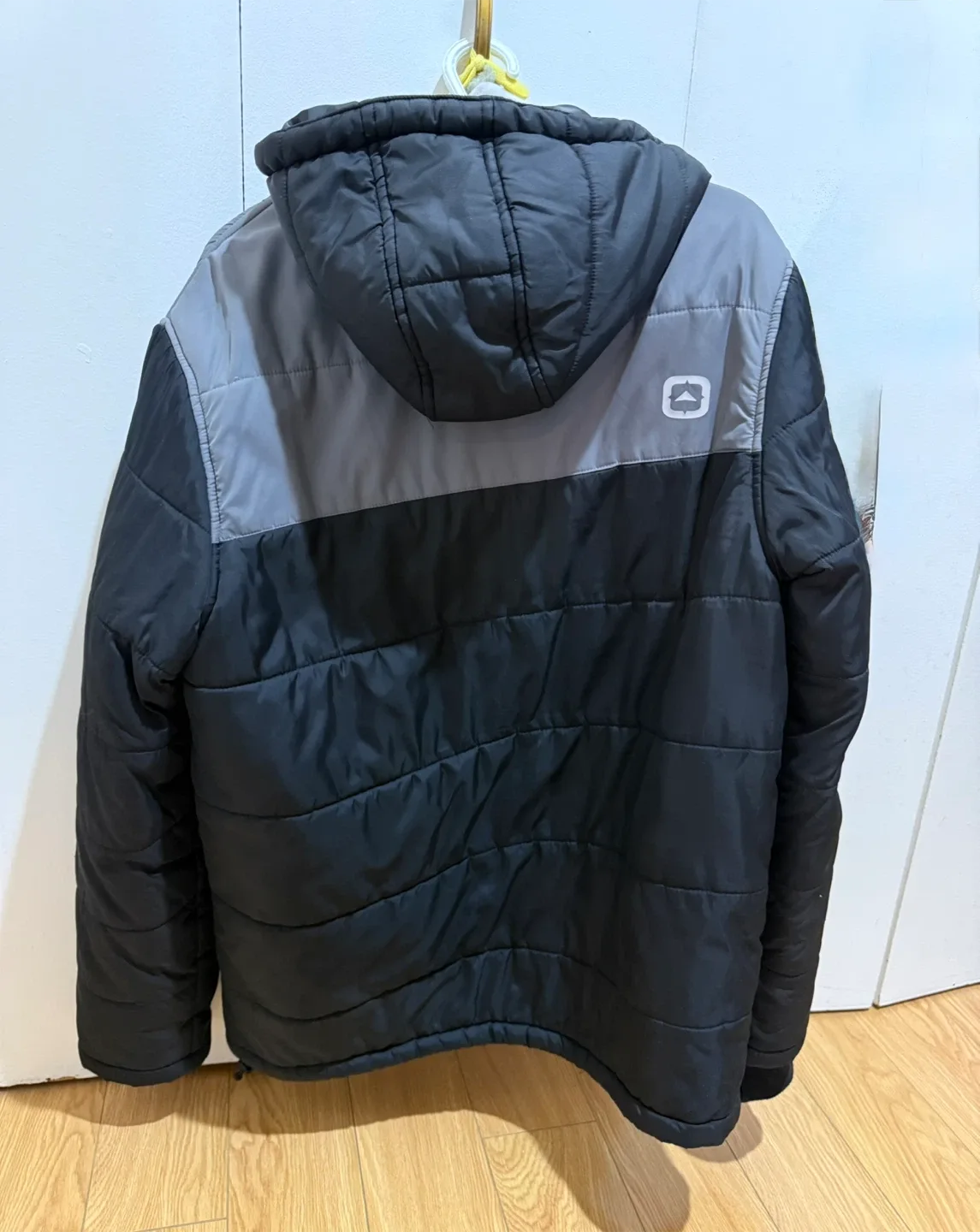 Men Outbound Black & Grey Puffer Jacket - Size L/G image indicator(3)