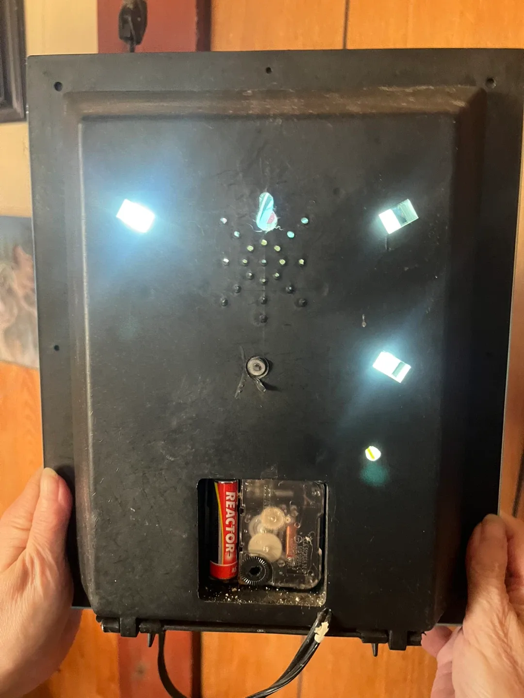 Wolf Wall Clock image indicator(2)