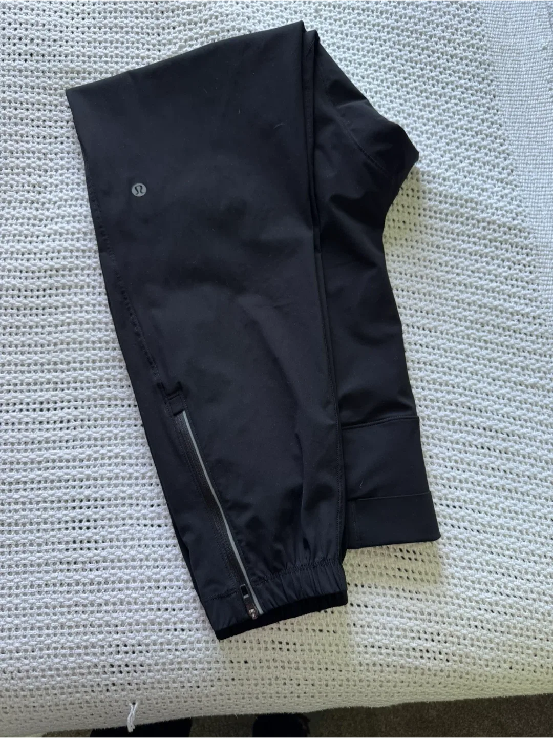 Lululemon vest and pants image indicator(5)