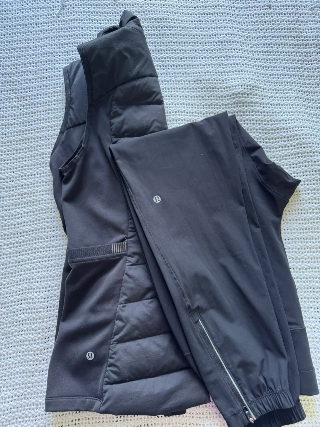 Lululemon vest and pants