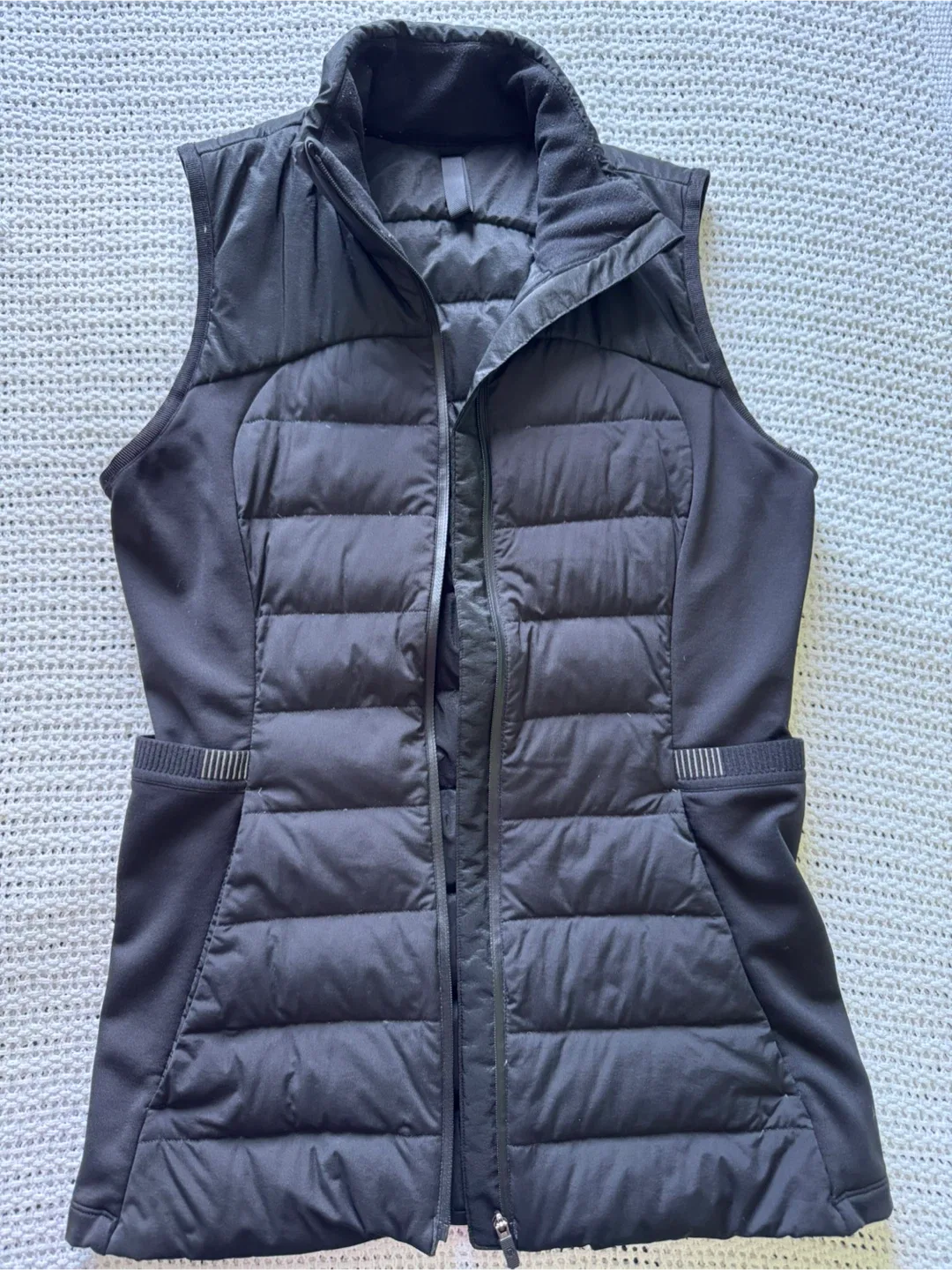 Lululemon vest and pants image indicator(2)