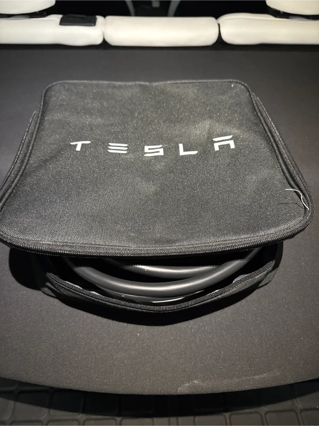 Tesla Mobile Connector with Bag image indicator(2)