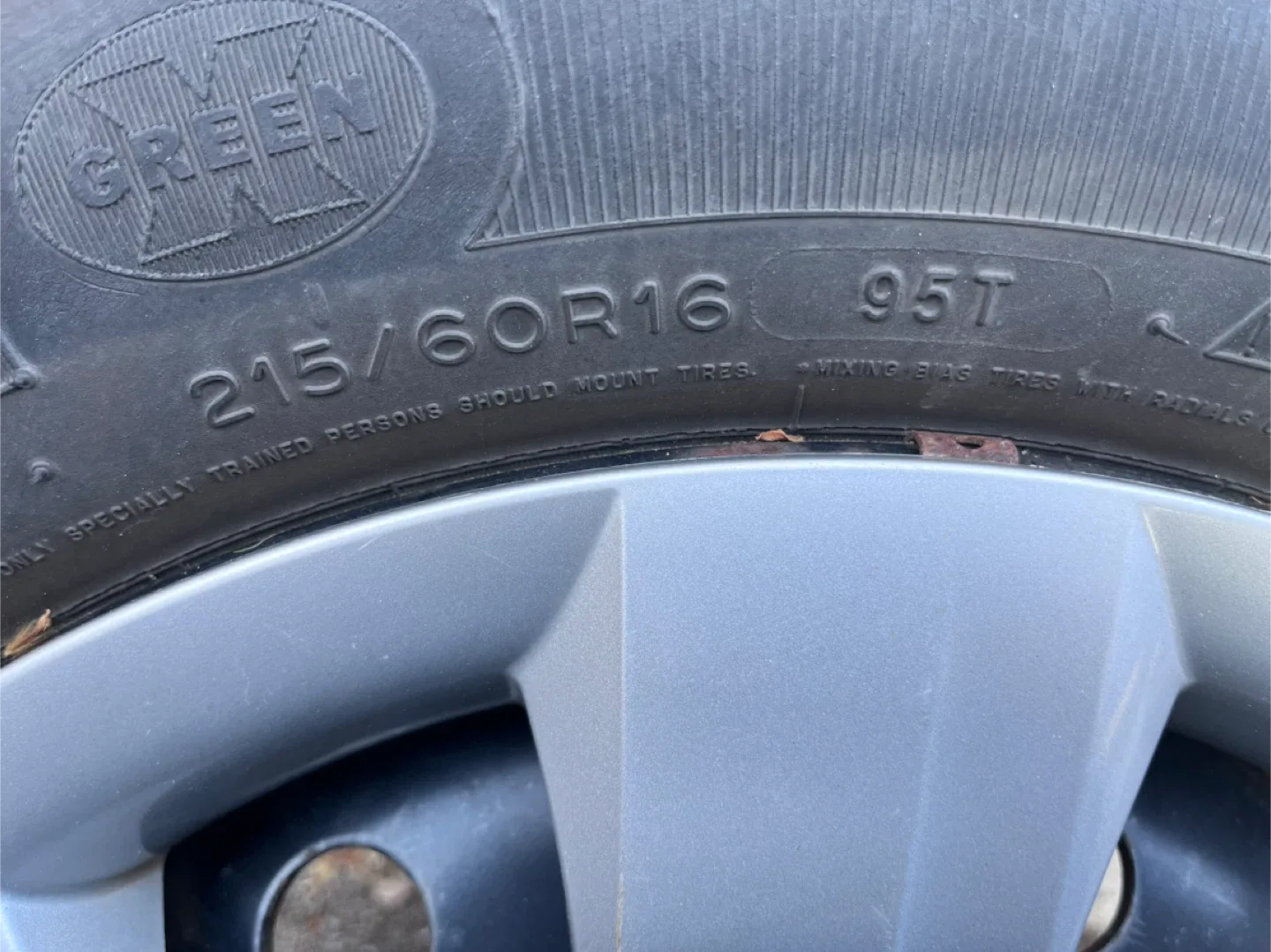 Michelin Defender 215/60R16 Tires on Toyota Rims image indicator(4)