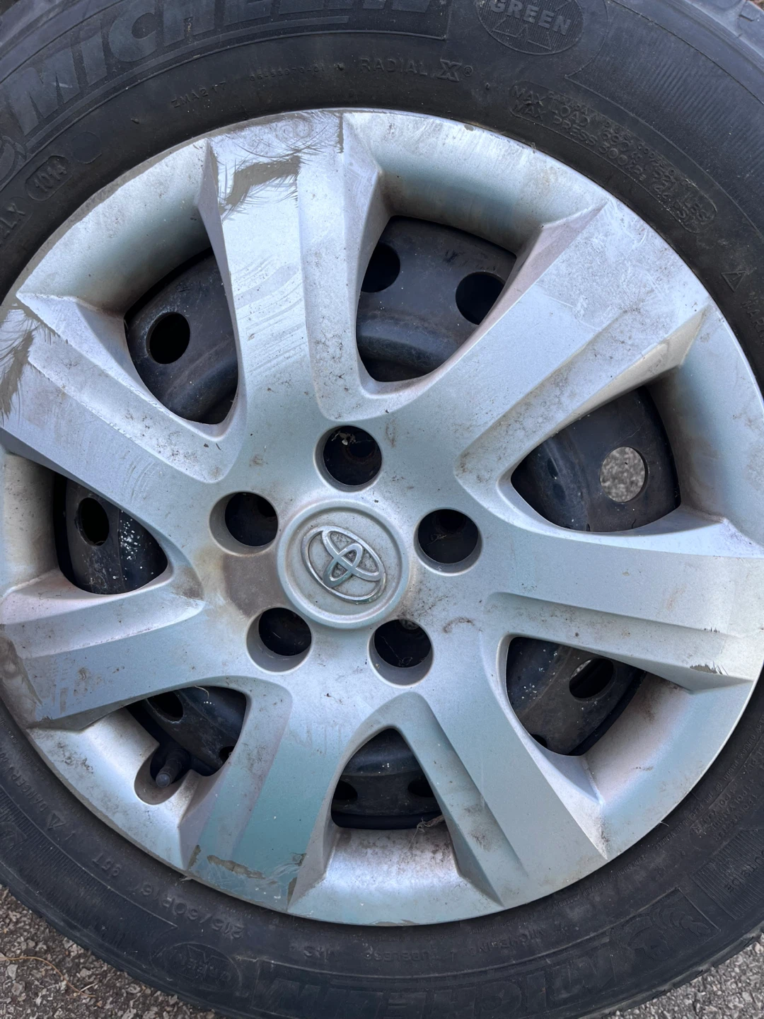 Michelin Defender 215/60R16 Tires on Toyota Rims - photo 2