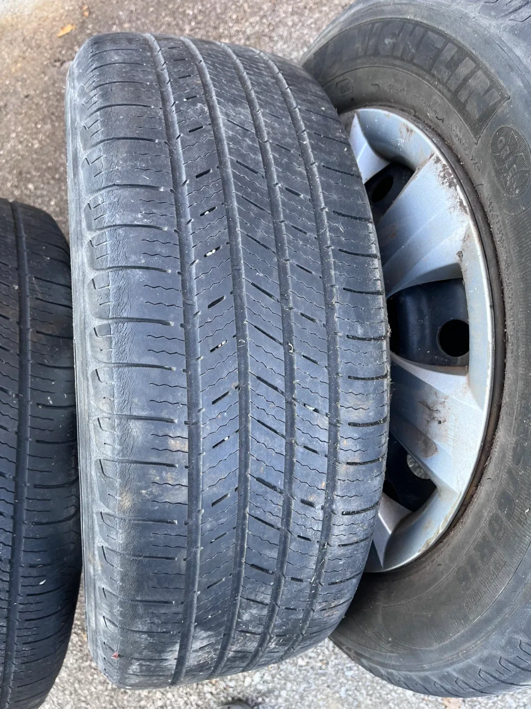 Michelin Defender 215/60R16 Tires on Toyota Rims image indicator(7)