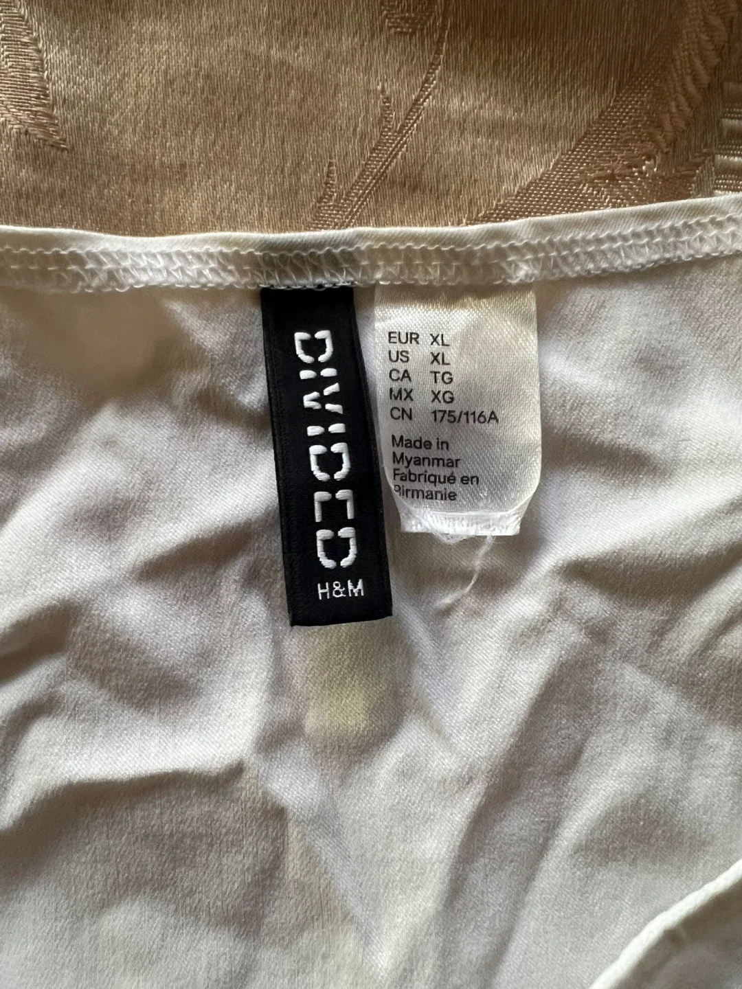 SIZE XL H&M Crop Top image indicator(4)