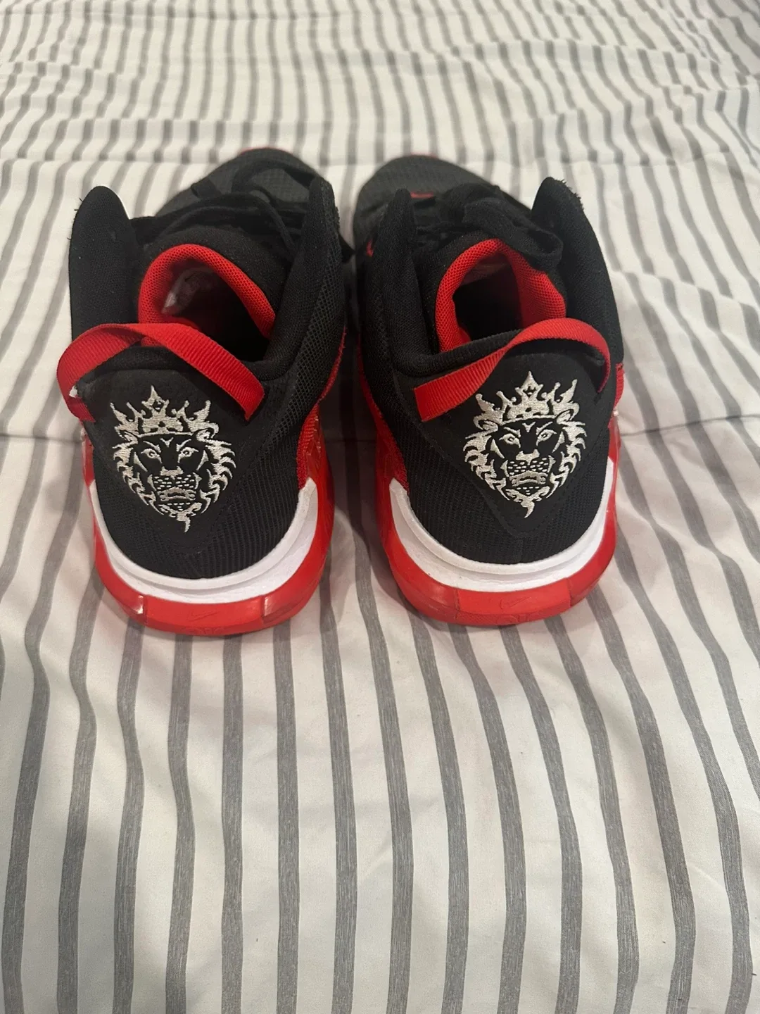 Nike LeBron Witness VII Basketball Shoes image indicator(2)