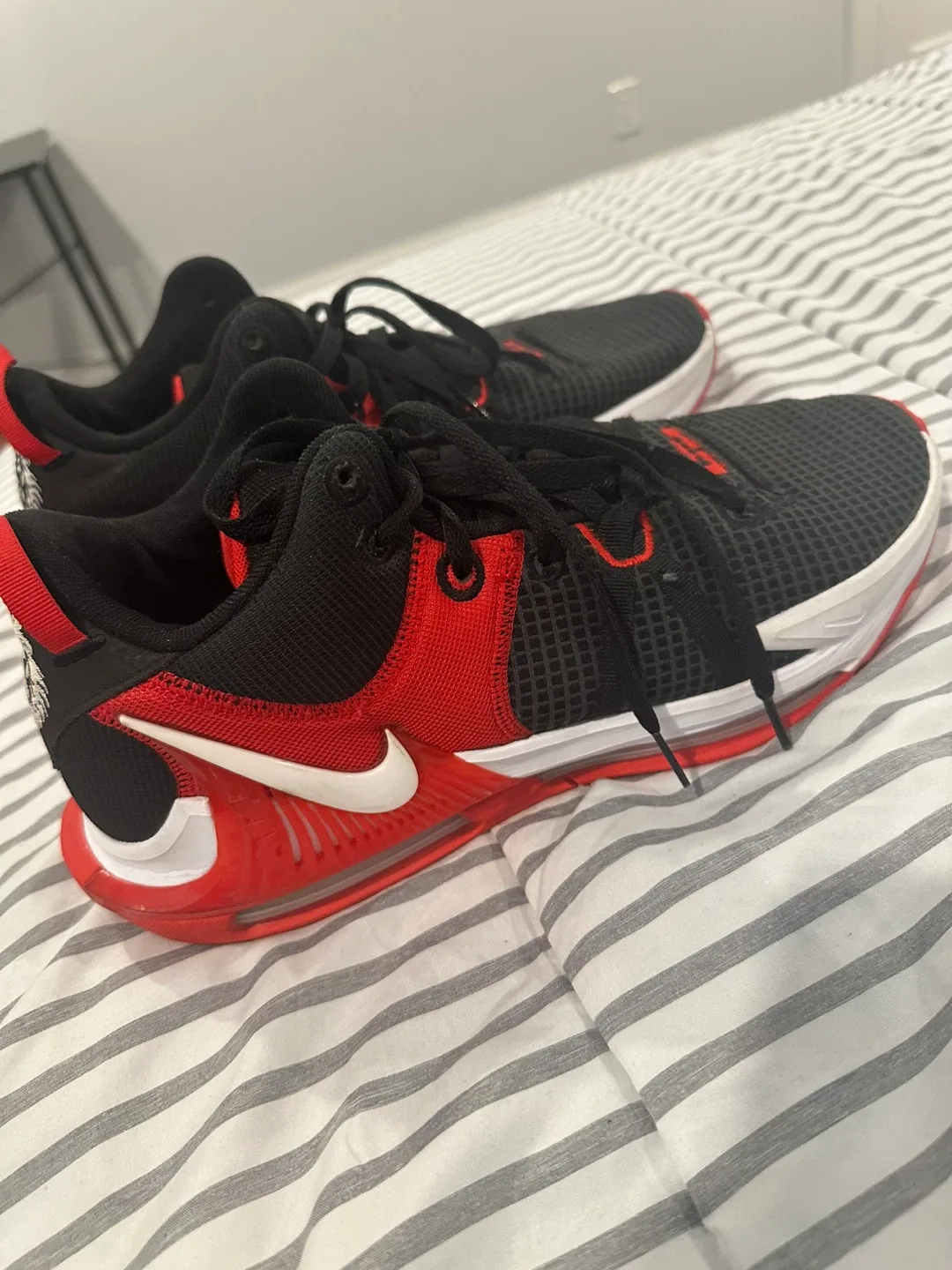 Nike LeBron Witness VII Basketball Shoes image indicator(4)