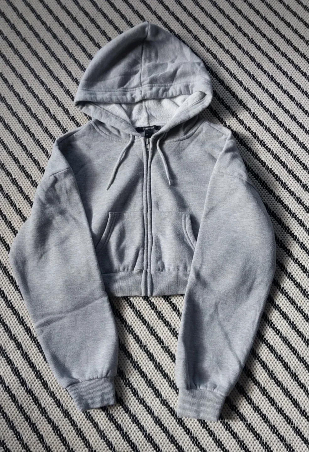 2 Cropped Zip-Up Hoodie image indicator(3)