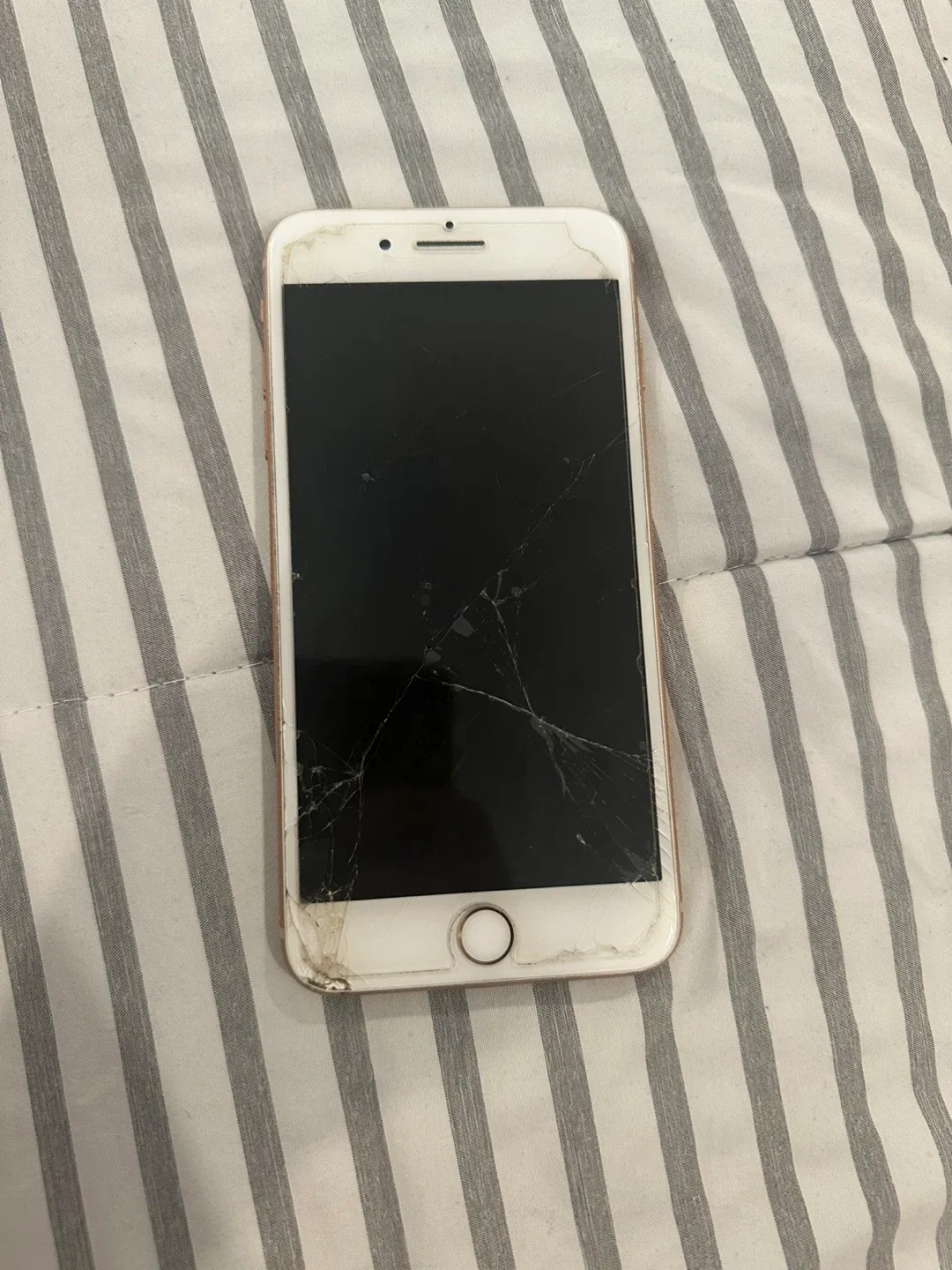 Apple iPhone 8 Plus - Damaged