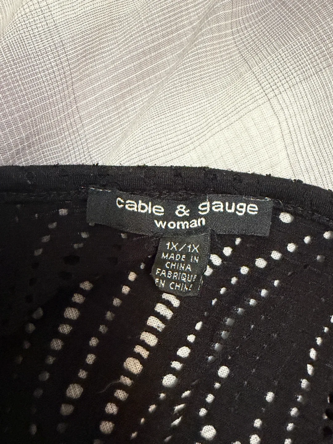 Cable & Gauge Woman 1X/1X Black Cardigan image indicator(3)