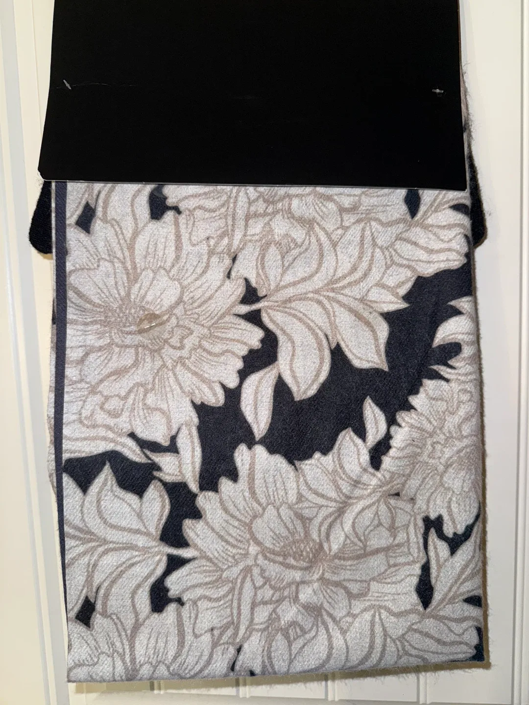 Anne Klein Hat, Gloves & Scarf Set - New image indicator(2)